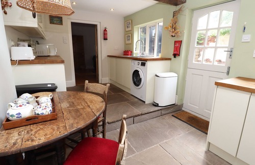 Hoole Cottage | 2 ASHBY PLACE, pet friendly, character holiday cottage in Chester