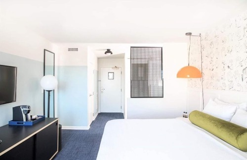 Venice Hotel | 2 Balcony Rooms w/City View | Rooftop | Beach Vibe | Free Breakfast Daily
