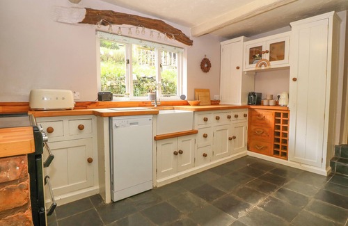Gwynedd- Snowdonia Cottage | 2 BANC LLUGWY, family friendly, with open fire in Betws-Y-Coed