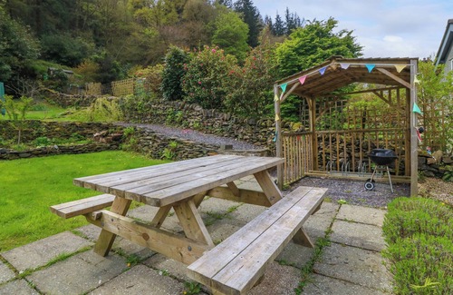 Gwynedd- Snowdonia Cottage | 2 BANC LLUGWY, family friendly, with open fire in Betws-Y-Coed