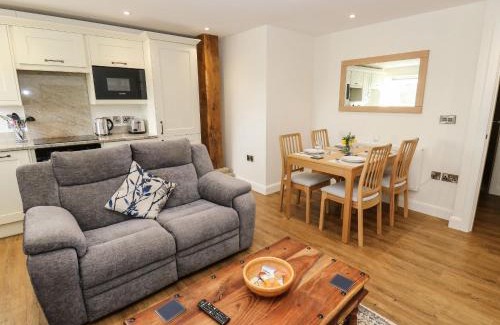 Rastrick House | 2 Barn Cottages