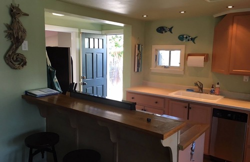 Westside Santa Cruz House | 2 Bd/1 Ba Cabana W Hot Tub/Bikes/Amenities. Walk To Boardwalk, Beaches