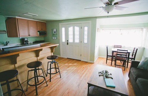 Westside Santa Cruz House | 2 Bd/1 Ba Cabana W Hot Tub/Bikes/Amenities. Walk To Boardwalk, Beaches