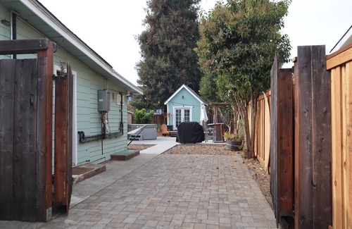 Westside Santa Cruz House | 2 Bd/1 Ba Cabana W Hot Tub/Bikes/Amenities. Walk To Boardwalk, Beaches