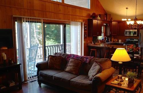 Valley Creek Run House | 2 BD 2 ½ BA Retreat with easy, year-round access, Spectacular views, WIFI