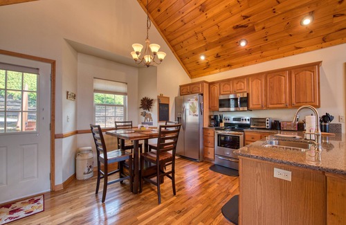 Waynesville Cottage | 2 BD 2 BA Cottage, Paved Access, Close to Town, Super Views, Cable, WIFI,