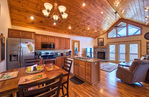 Waynesville Cottage | 2 BD 2 BA Cottage, Paved Access, Close to Town, Super Views, Cable, WIFI,