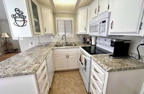 East Mesa Resort | 2-bd/2 Bath 55+ Resort Home - 5 Pools, 3 Spas, Gym, Pickleball Courts & more!