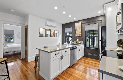 Rockport Apartment | 2 Bd/2 Bth with ·King bed ·2 floors · Private Parking · Downtown Rockport