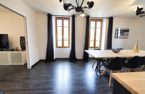 Annecy Old Town Apartment | 2 bd apartment with sauna in the center of Annecy