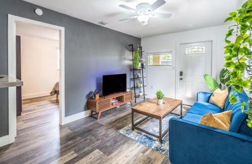 Allapattah Apartment | 2 BD Home w/Private Parking, Private Yard & W/D