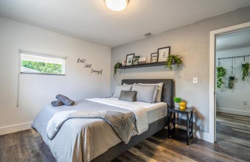 Allapattah Apartment | 2 BD Home w/Private Parking, Private Yard & W/D