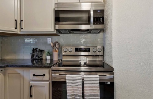 Wichita House | 2 BD near Wesley Medical Center ~Boho Bungalow~