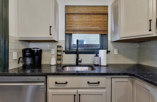 Wichita House | 2 BD near Wesley Medical Center ~Boho Bungalow~