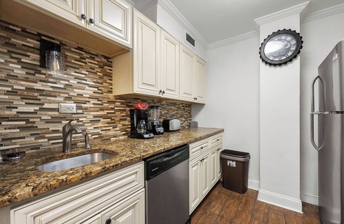 Downtown Atlanta Apartment | 2 BD Peachtree Towers Newly Renovated Condo-24I