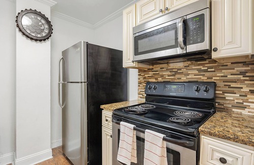 Downtown Atlanta Apartment | 2 BD Peachtree Towers Newly Renovated Condo-24I