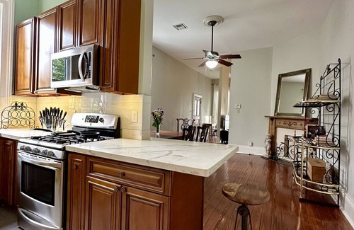 West Riverside Apartment | 2 BD Uptown off Magazine St w pool & patio