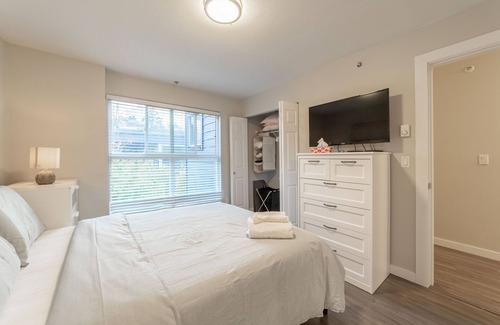 Fairview Apartment | 2-BDR 2-BATH | 1100 sq.ft | Near Granville Island
