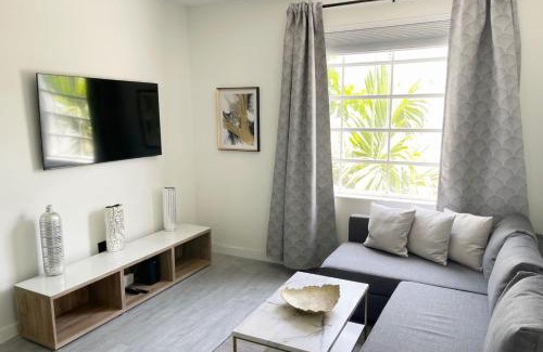 Flamingo/Lummus House | 2 Bdr and 1 Bth CHIC and COZY Apartment on Collins Ave