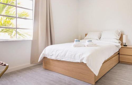 Flamingo/Lummus House | 2 Bdr and 1 Bth CHIC and COZY Apartment on Collins Ave
