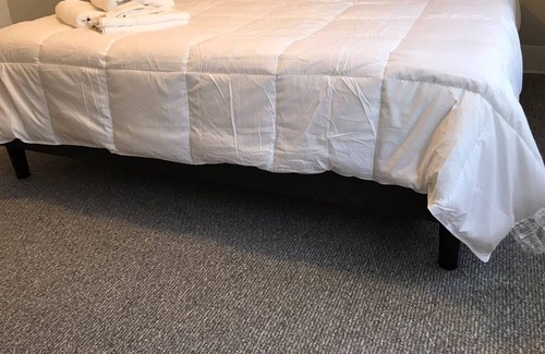 Libertyville House | 2 Bdr Apt ★ 1 King 1 Queen Bed ★ Newly Remodeled