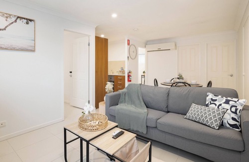 Rocklea Apartment | 2 Bdr Apt! Garage! Clean! GST Credits! 216D2