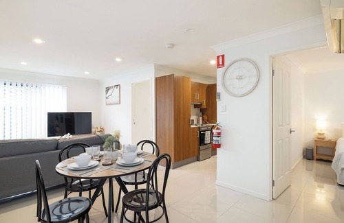 Rocklea Apartment | 2 Bdr Apt! Garage! Clean! GST Credits! 216D2