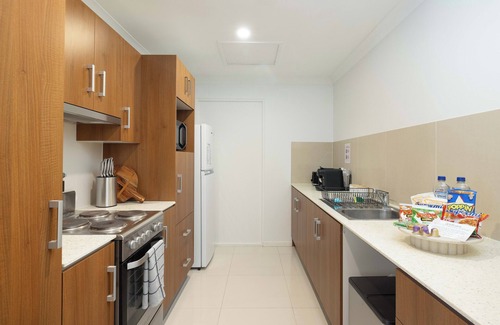 Rocklea Apartment | 2 Bdr Apt! Garage! Clean! GST Credits! 216D2