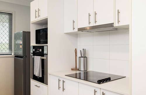Rocklea Apartment | 2 Bdr Apt! Private Balcony! Garage Parking! 121D2