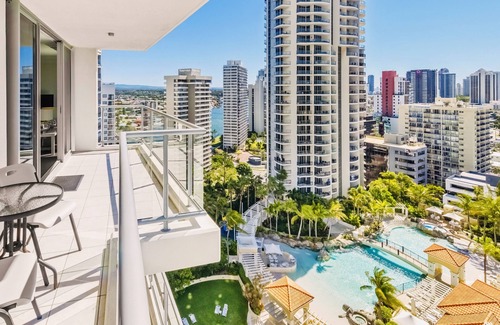 Surfers Paradise Apartment | 2 BDR OCEAN VIEW - CHEVRON TOWER * Beach Central Location*
