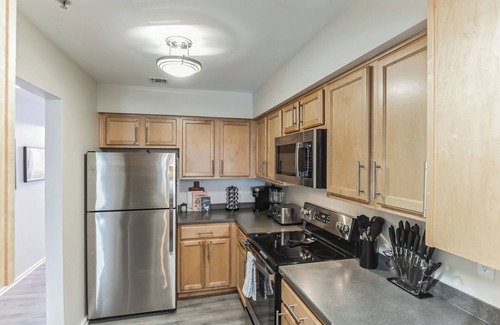 North Capitol Condo | 2 BDR Riverfront Living Right in Downtown Nashville! Pet friendly, Walk to Parks