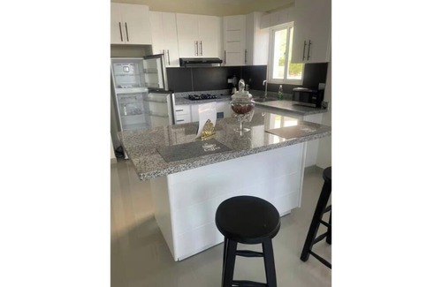 Paraiso Apartment | 2 Bdrm, 1 Bath, Wifi, Near River and Beach, 4L