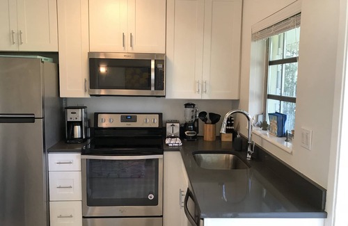 Wilton Manors House | 2 Bdrm/1Bth Waterfront. Wilton Manors. Private Patio, Parking