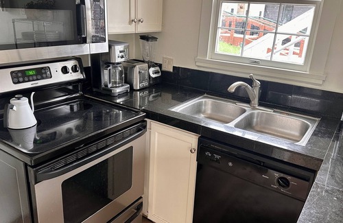 North Park City Apartment | 2 bdrm + 2 bath apartment in Park City proper with fast WiFi