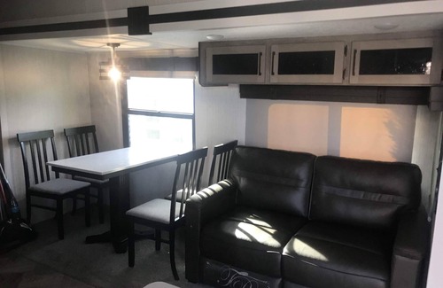 Hurricane House | 2 Bdrm 2 Bath Trailer Near Sand Hollow and Zion/Bryce National Parks