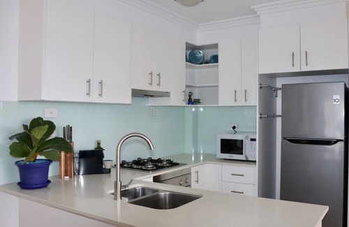Kiama Apartment | 2 bdrm apartment in town Kiama Balcony View Parking Cafes Beach Shops Train