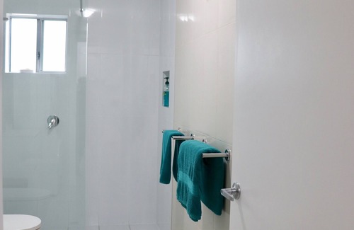 Kiama Apartment | 2 bdrm apartment in town Kiama Balcony View Parking Cafes Beach Shops Train