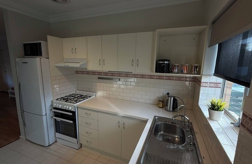 Walkerville Apartment | 2 Bdrm Apartment - Spacious, ducted heating & cooling, centerally located!