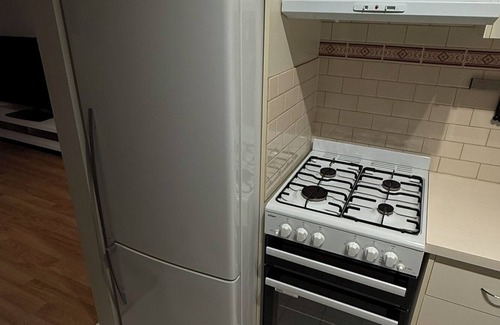 Walkerville Apartment | 2 Bdrm Apartment - Spacious, ducted heating & cooling, centerally located!