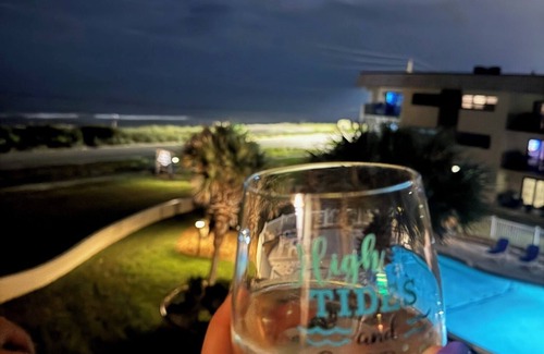 Breakers Condo | 2 bdrm condo, Ormond Beach steps from the beach, views from all windows, AC WIFI
