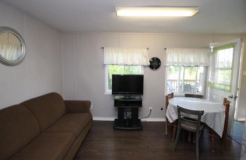 Southampton House | 2 Bdrm Country Cottage #4 - Rosewood cottages