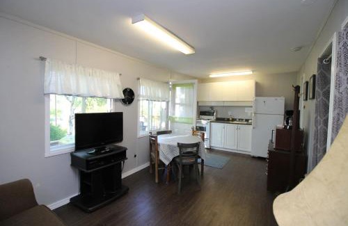 Southampton House | 2 Bdrm Country Cottage #4 - Rosewood cottages