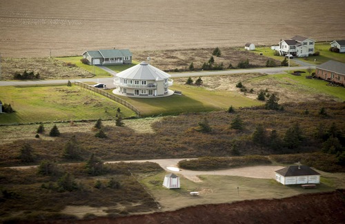 North Rustico Condo | 2 BDRM OCEAN/BEACH FRONT ROTATING CONDO!