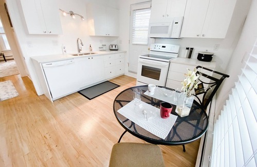 Sarnia Apartment | 2 BDRM + PATIO Downtown Sarnia Executive Suite