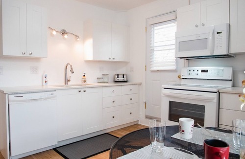 Sarnia Apartment | 2 BDRM + PATIO Downtown Sarnia Executive Suite