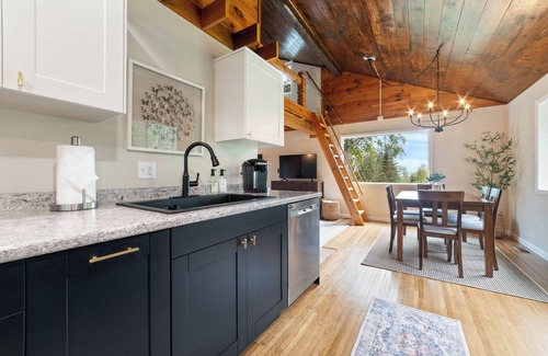 Lutsen Cabin | 2 Bdrm w/Loft Cabin by Cozy Blue Caribou