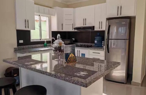 Paraiso Apartment | 2 Bdrm, Wi-fi, Hot Water Near Beach and River, 2R