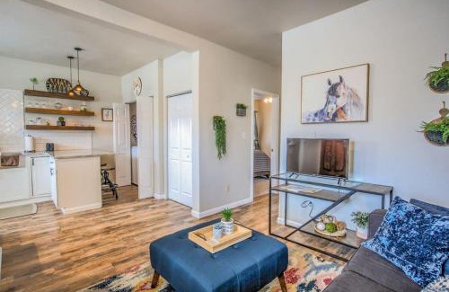 Colorado Springs Apartment | 2 BDS Garden Of Gods - Near it all