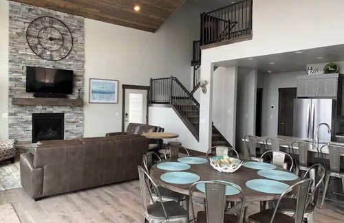 Sweetwater House | 2 Bear Lake House - Stunning Views, Spa Onsite! (36 Guests)