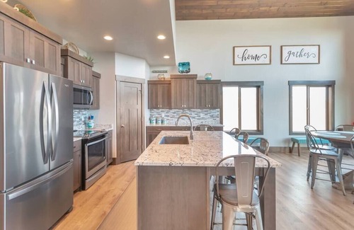 Sweetwater House | 2 Bear Lake House - Stunning Views, Spa Onsite! (36 Guests)